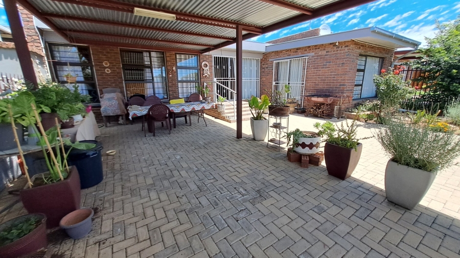 2 Bedroom Property for Sale in Pellissier Free State